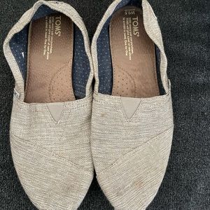 Toms 9.5 Nordstrom original in soft light gold with metal back label